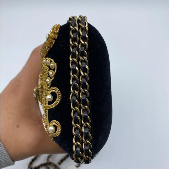 CHANEL RARE CLUTCH - Picture 3 of 10